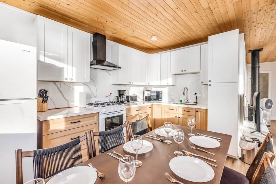 Cottage8kitchenview1