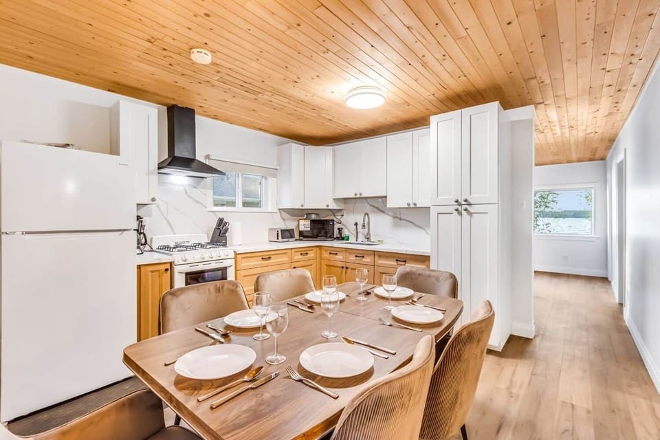 Cottage9kitchenview1