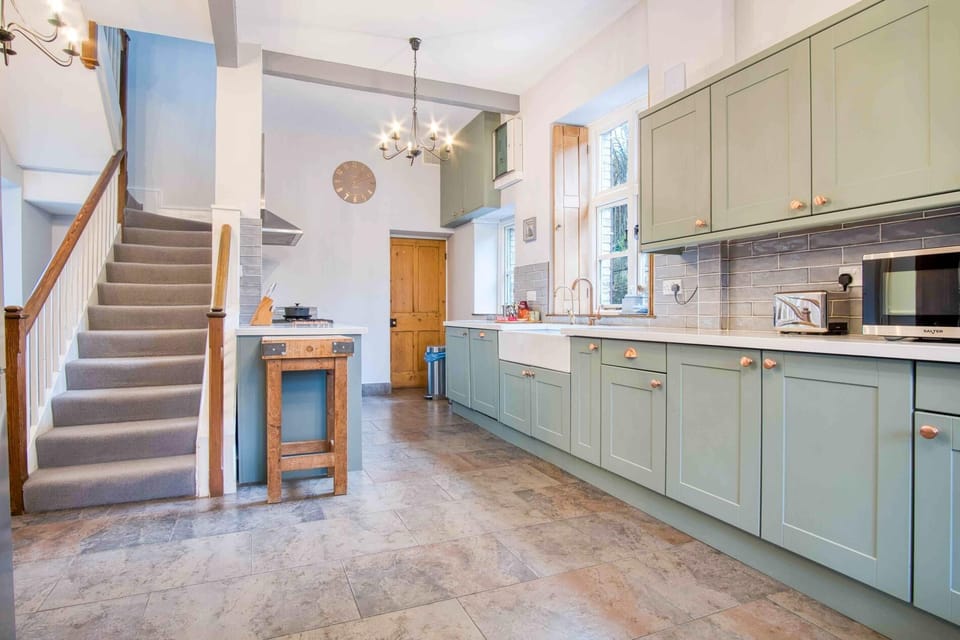 The Old Rectory - 5 Bedroom Holiday Home - Llanedi (9995)