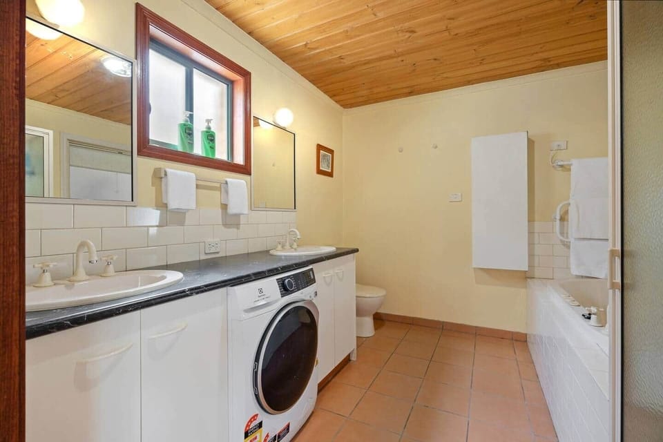 Spa bath and laundry facilities