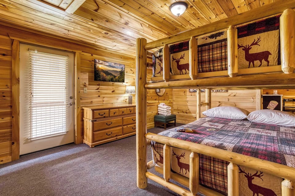 Bedroom 5 (Lower Level, Queen Bunk) - Give everyone room to relax in this spacious bunk room with memory foam mattresses.