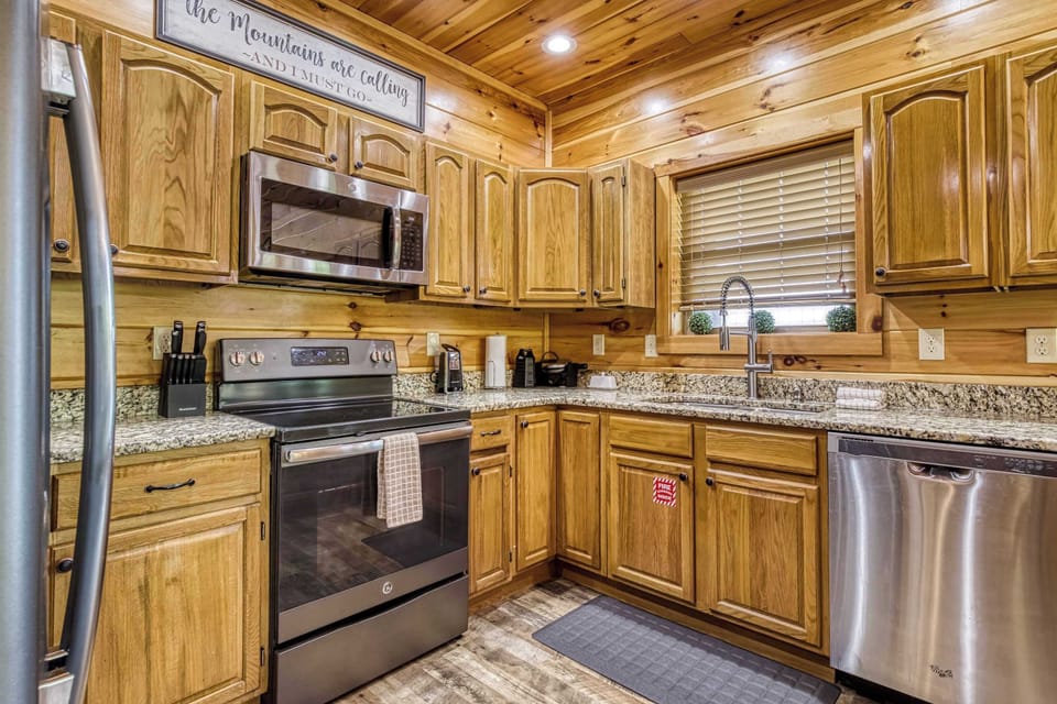 Kitchen - Cook with ease in the fully equipped kitchen featuring granite countertops and stainless steel appliances.