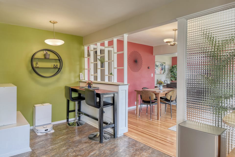 Comfy kitchen nook to sit for a quick meal or pop out your laptop.