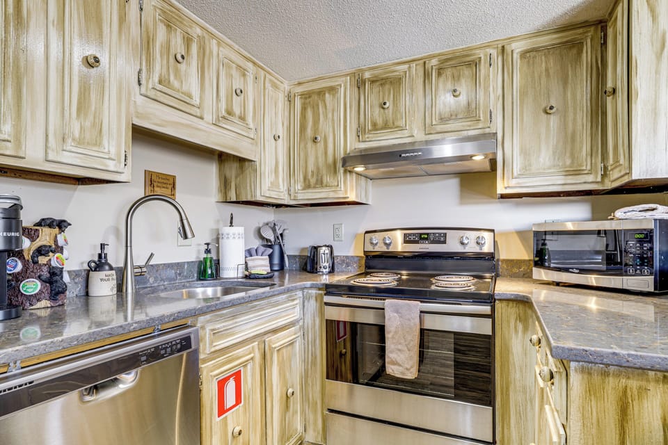 Kitchen | 1st Floor | Dishware/Flatware | Cooking Basics