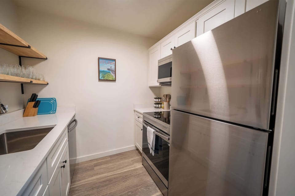 Plenty of shelf and cupboard space in the kitchen