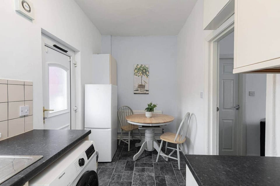 Kitchen / Dining area