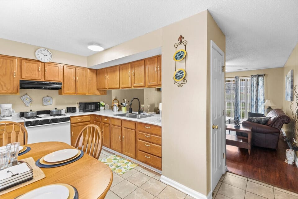 Kitchen | Breakfast Table | Tile Flooring & Living Area Connection