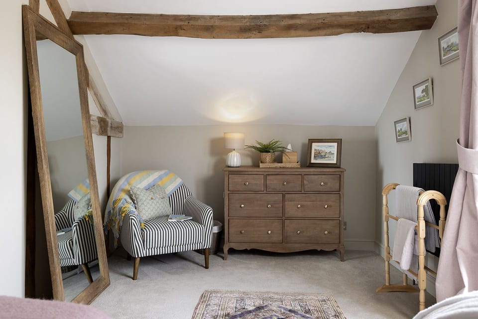 Lynt Cottage Bedroom 2 - StayCotswold
