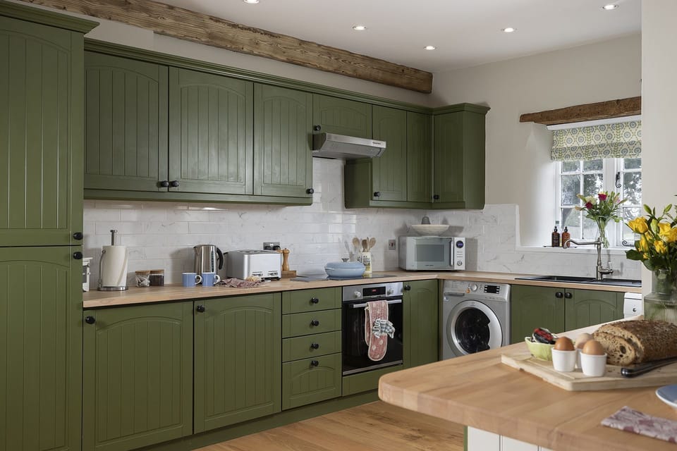 Lynt Cottage Kitchen - StayCotswold