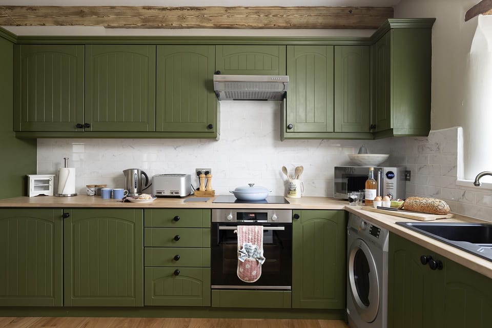 Lynt Cottage Kitchen - StayCotswold
