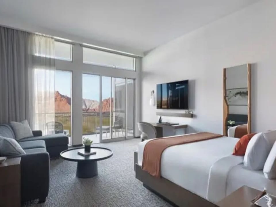 Wake up to sunlit comfort and sweeping desert views.