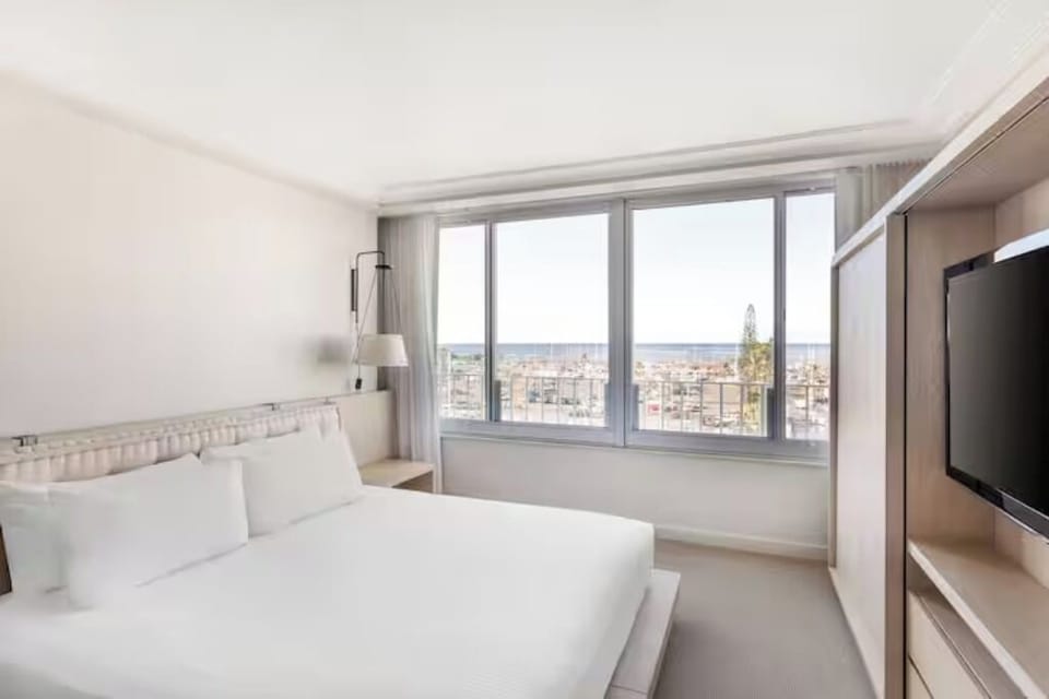 1 King Bed