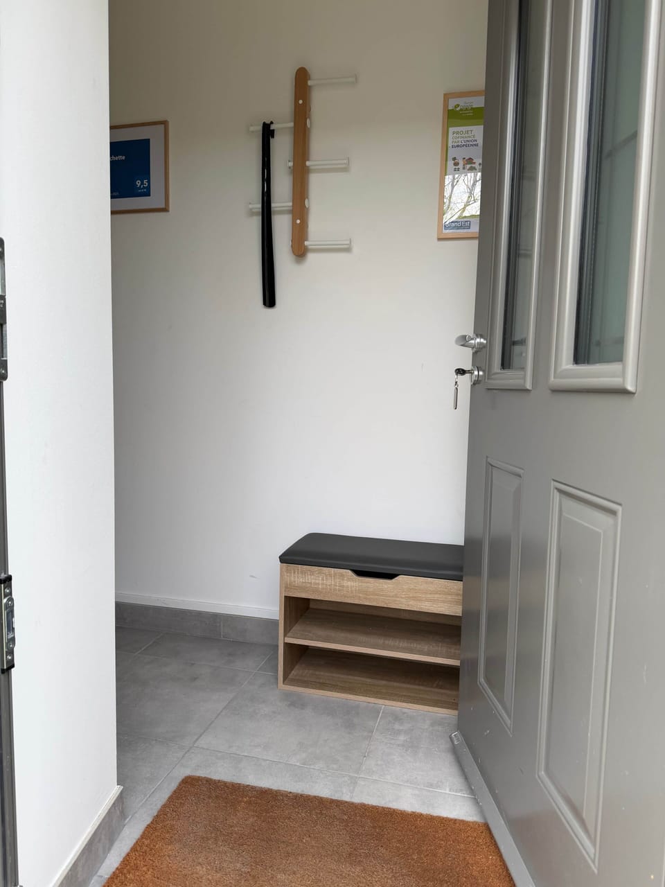 Private entrance 