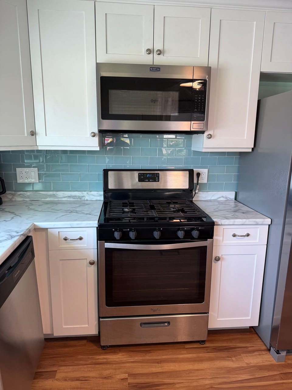 Natural gas stove and oven with microwave 