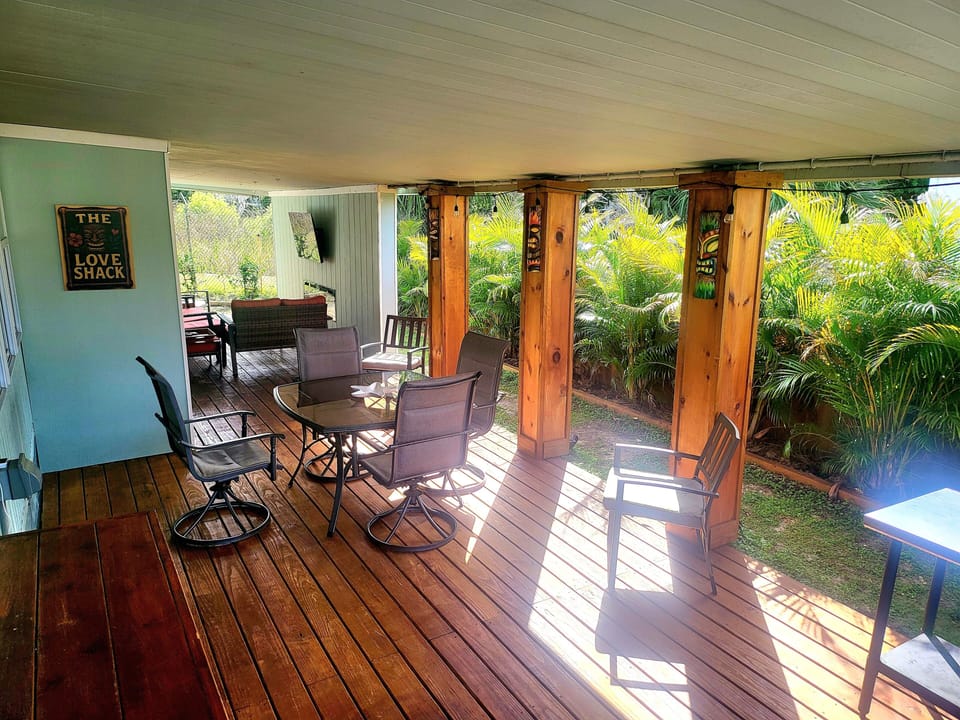 outdoor dining and living room 