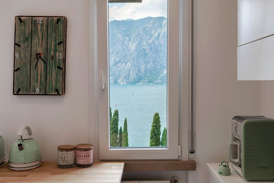 Kitchen or kitchenette,Lake view