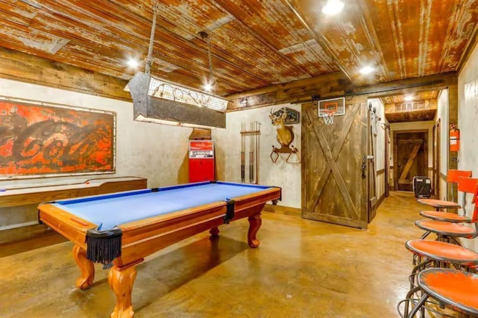 New! 45 minutes to lakepoint. Cabin in Georgia