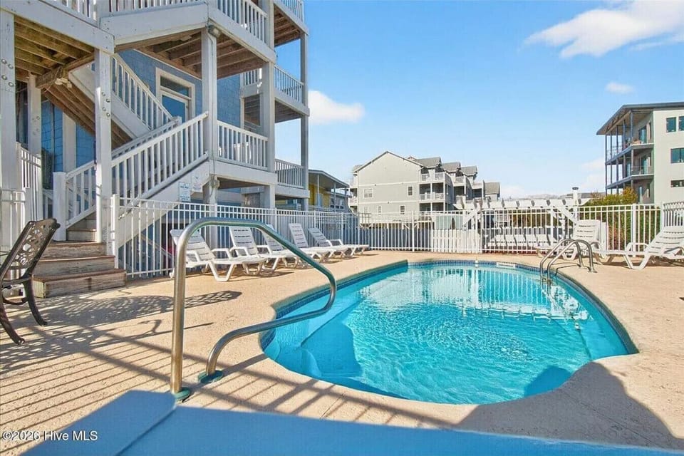 pool with grilling area