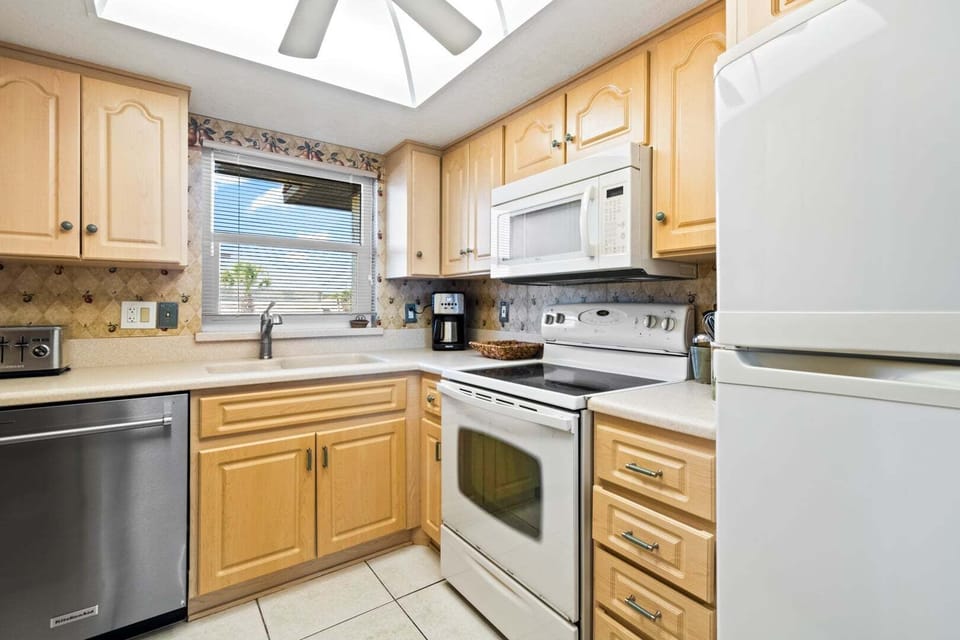 Fully equipped kitchen with everything you need to make your favorite meals!
