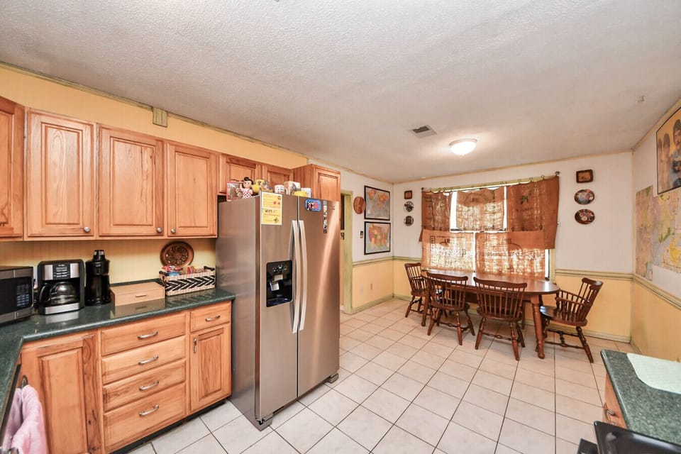 Kitchen/Dining Area