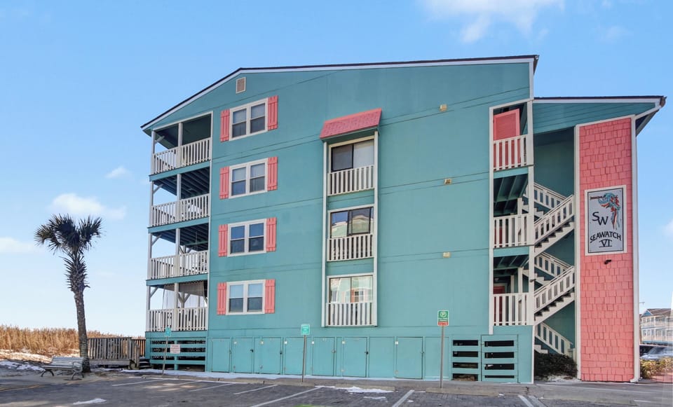 Oceanview Top-Floor Condo Retreat with Two Balconies and Direct Beach Access Apartment in Garden City