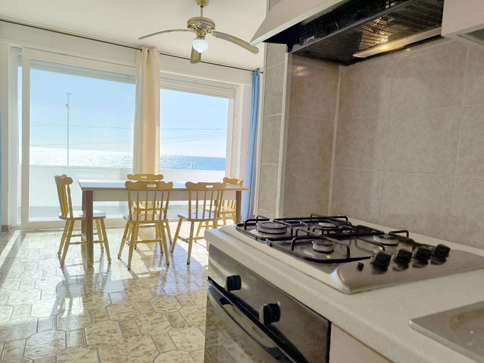 Flooring, Floor, Ceiling, Wood Stain, Countertop, Hardwood, Kitchen, Wood Flooring, Tile, Light Fixture