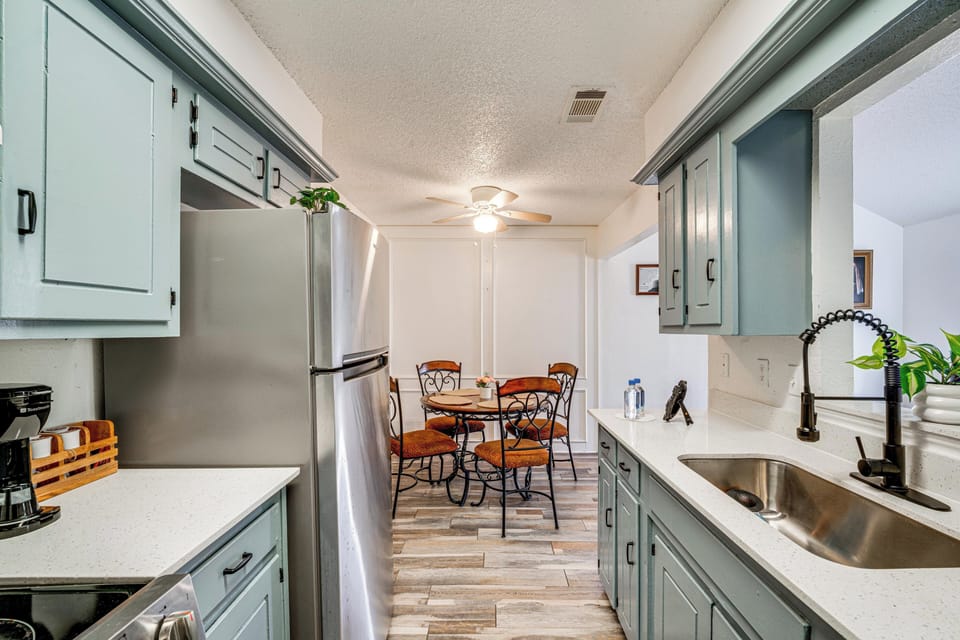 Kitchen & Dining Area