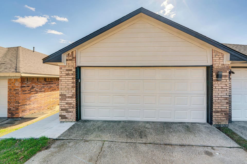 Driveway Parking | 2 Vehicles