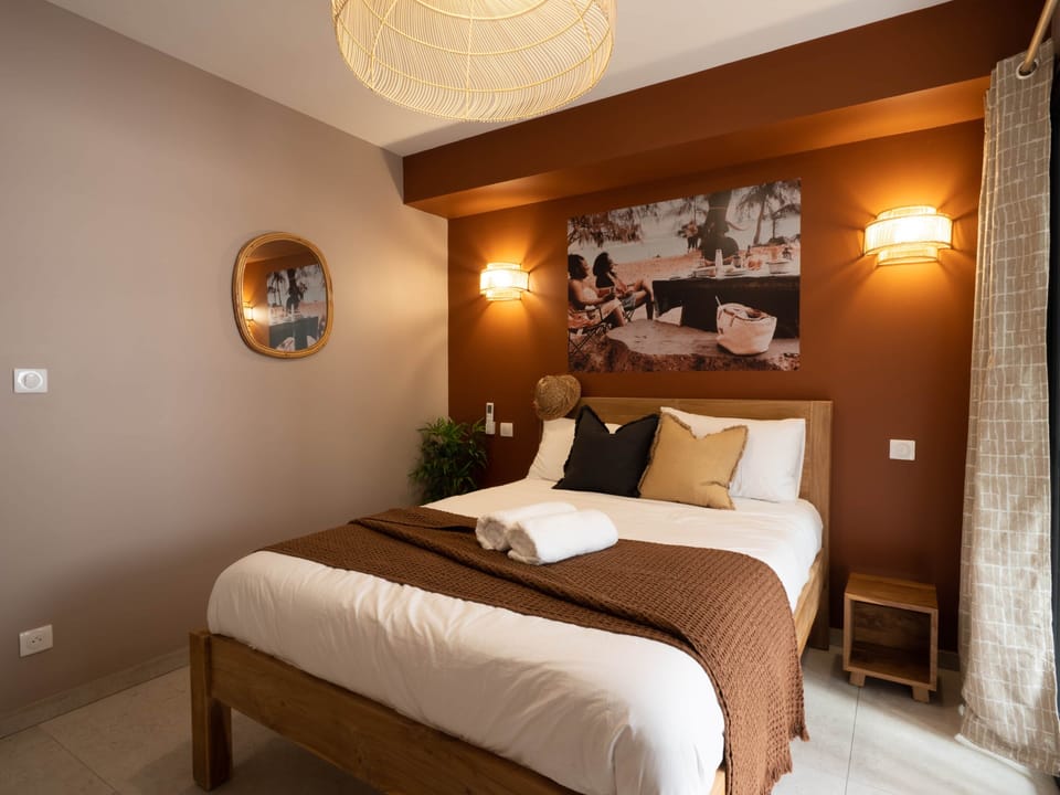 Chambre Lit double_Appartement Filaos_Escale Bleue_Résidence de tourisme Saint Leu 974
