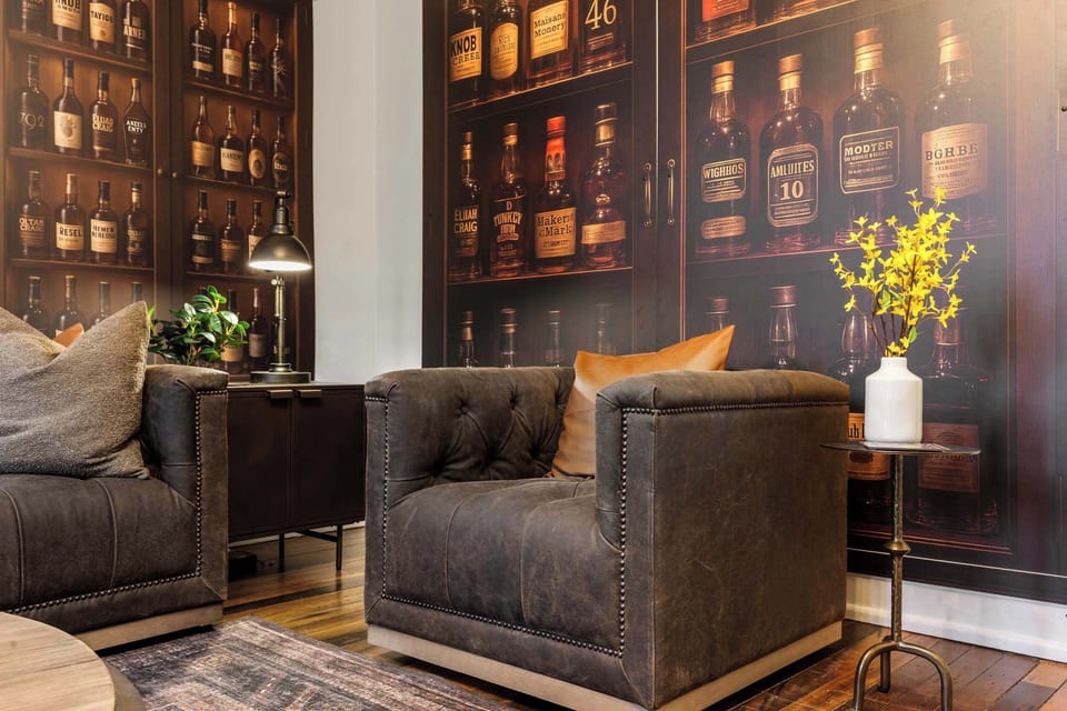 Living Room: Spacious, stylish, and made for memories—this modern living area gives large groups the perfect place to gather and recharge.