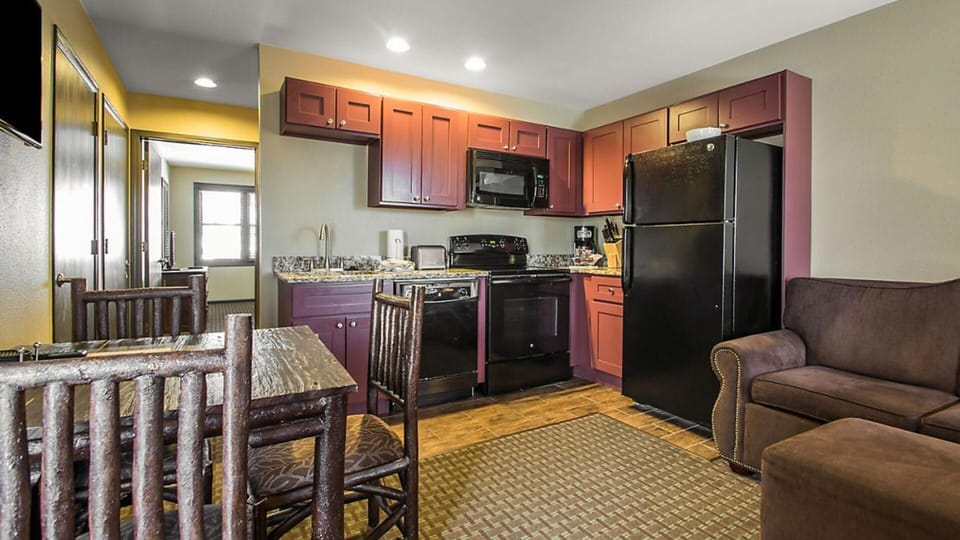 Family Adventure Getaway: 1BR Townhome at Christmas Mountain Village Resort in Dellona