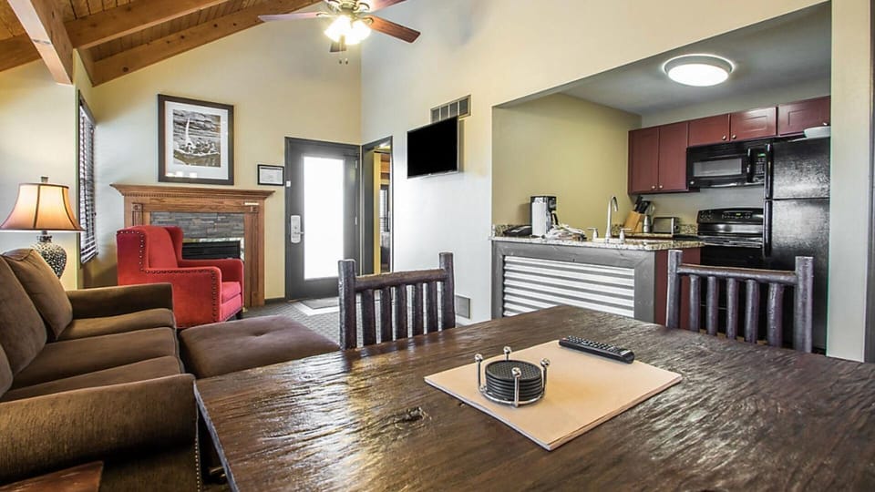 Family Adventure Getaway: 1BR Townhome at Christmas Mountain Village Resort in Dellona