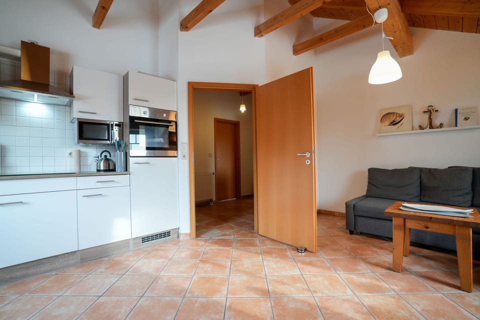 Discover this stylish kitchen with plenty of charm!