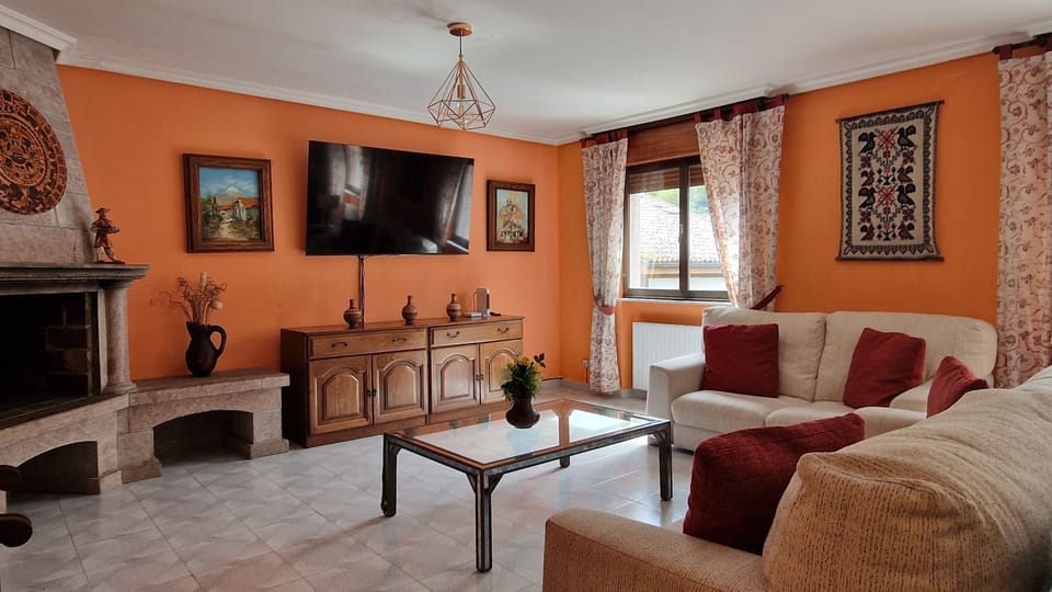 Large Holiday Home in Llanes for 10–18 Guests near the Beach House in Cantabria