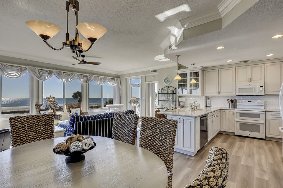 Dining Area/Kitchen & Living Area