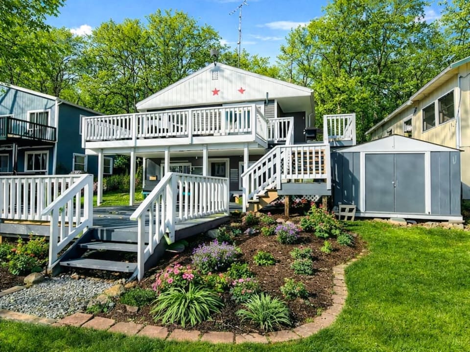 View of the cottage from the front yard