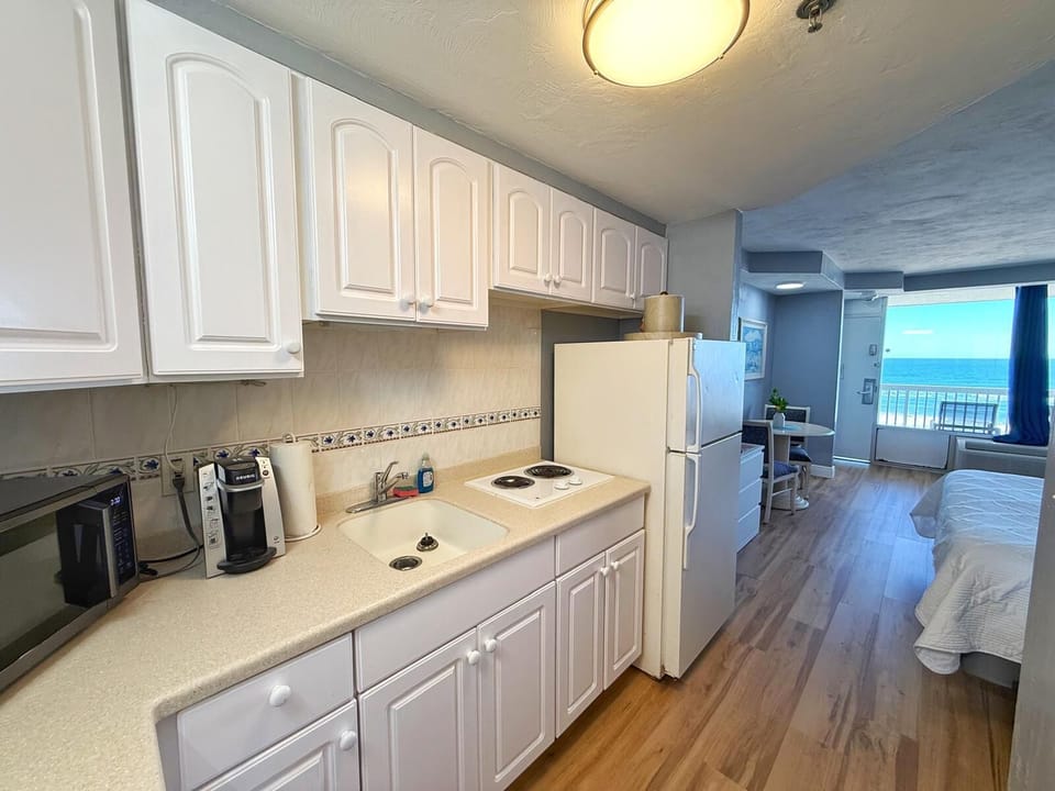 A modern kitchen with everything you need to feel at home.