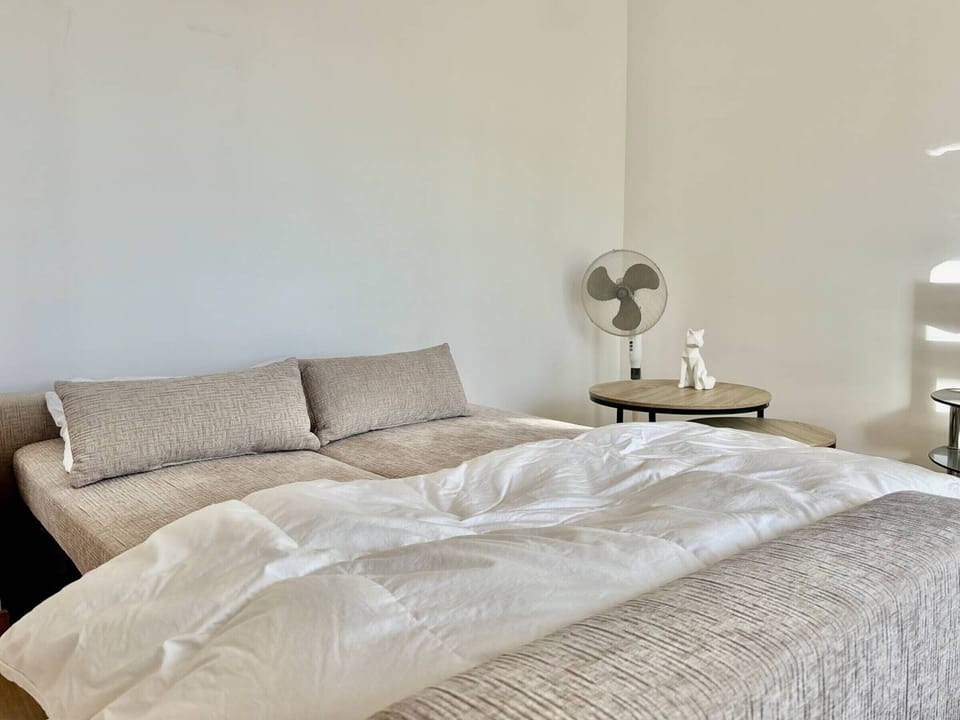 Hyères T2 Apartment - Balcony, Parking, Downtown Apartment in Hyères