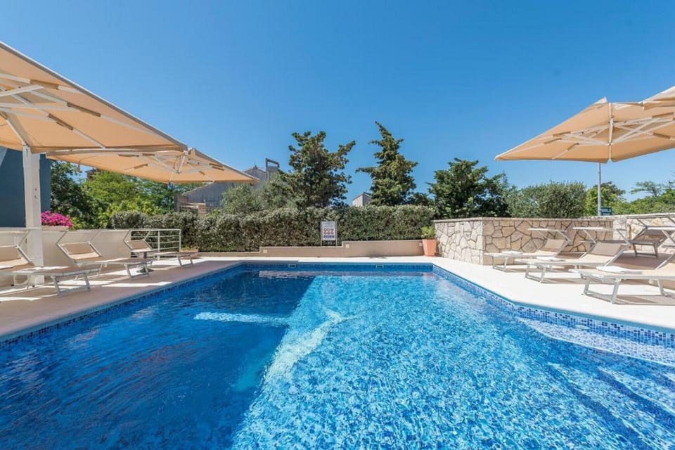 Holiday Home Swimming Pool