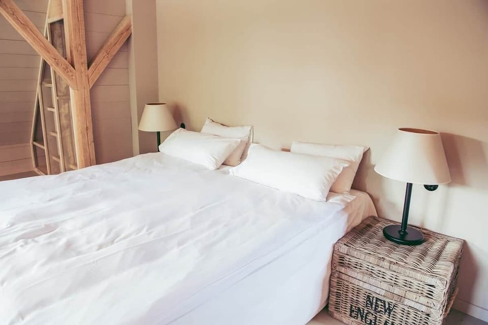 Land Suite