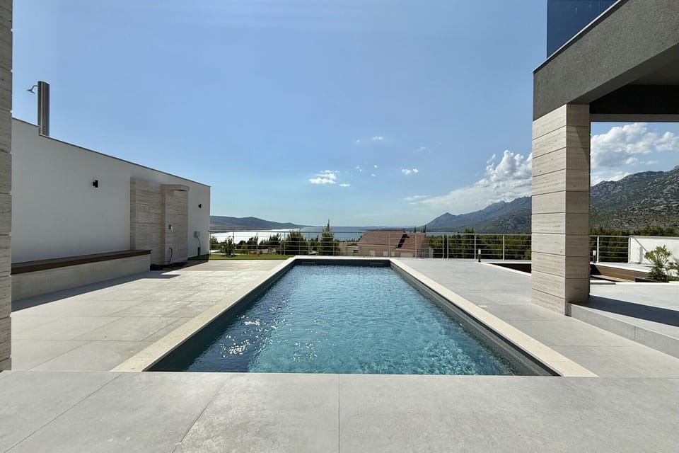 Holiday Home Swimming Pool