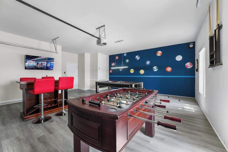 Make memories in this 6 bedroom with private pool! House in Four Corners