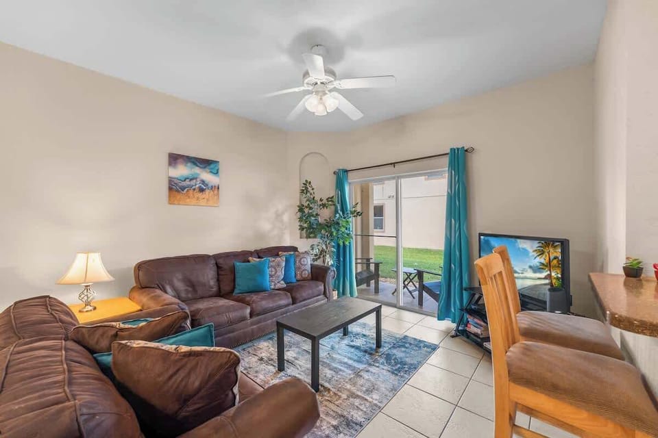 Tranquil Townhouse 3 bed Lazy River Resort House in Four Corners