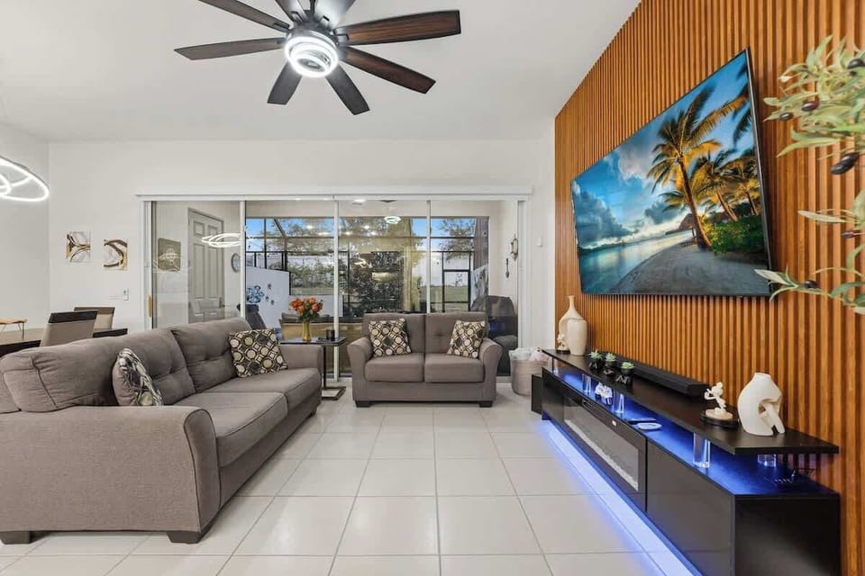 Tranquil Times Townhouse 4 bed Private Pool House in Four Corners