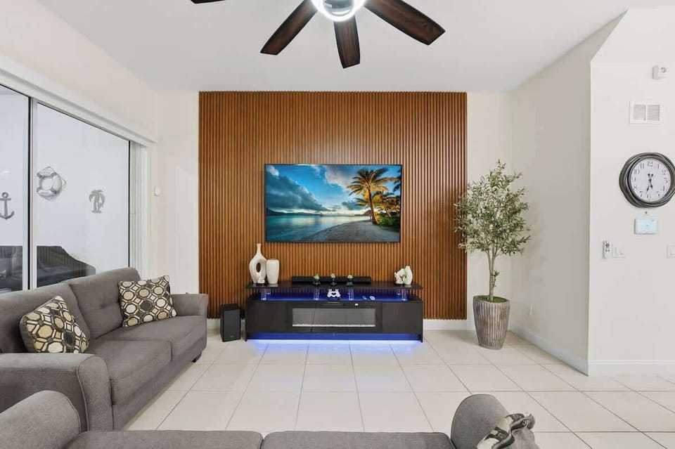 Tranquil Times Townhouse 4 bed Private Pool House in Four Corners