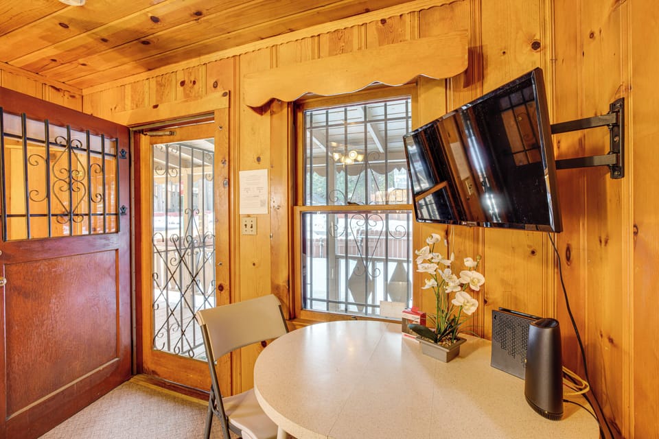 Dining Area | Flat-Screen TV