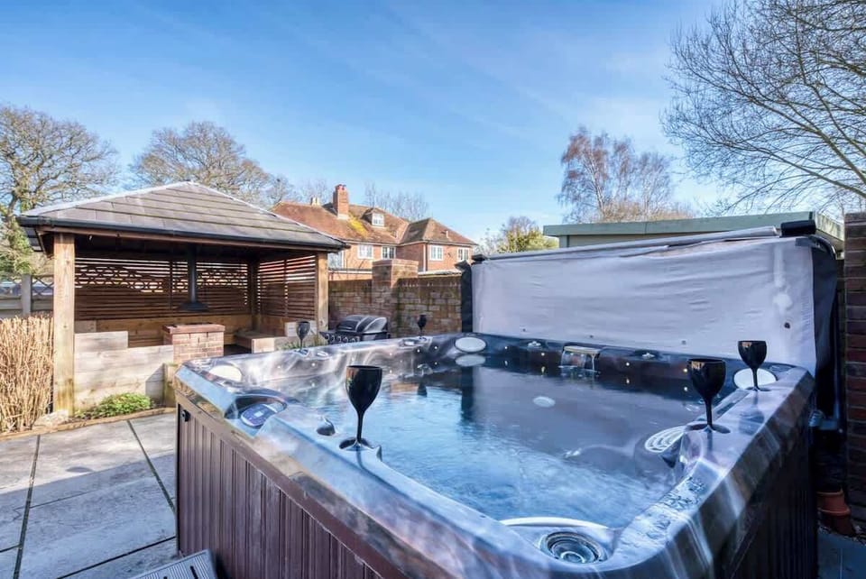 Relax in the covered outdoor hot tub at Blue Puffin Stays, nestled in your private garden. Unwind, soak away the day, and enjoy a blissful moment of tranquility and luxury under the open sky.