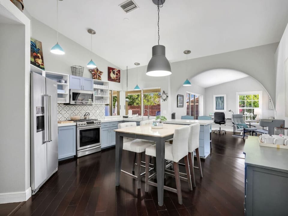 Kitchen with high-top dining table