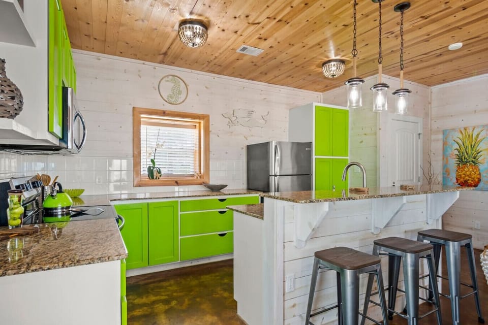 Cookin’ with coastal flair 🍳✨