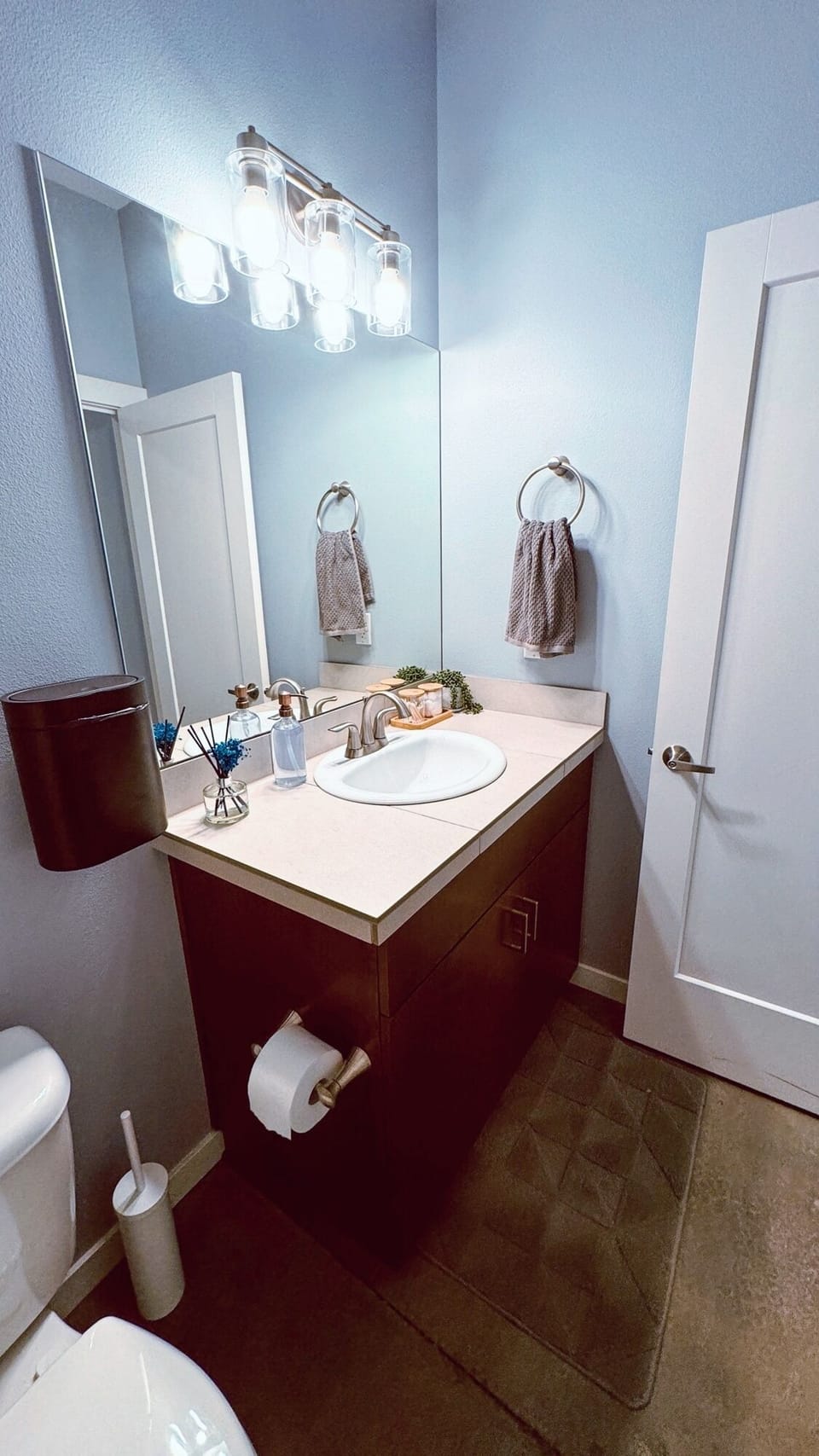 Spacious private whole guest house in NE Portland! Apartment in Portland